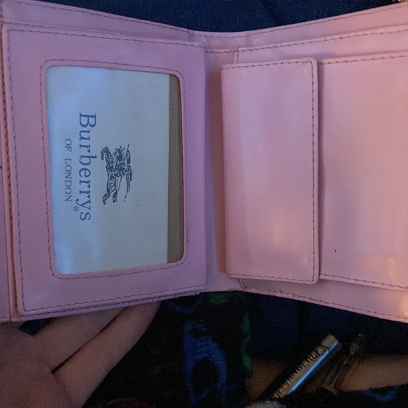 I want $300 for a Burberry wallet - Picture 3 of 4